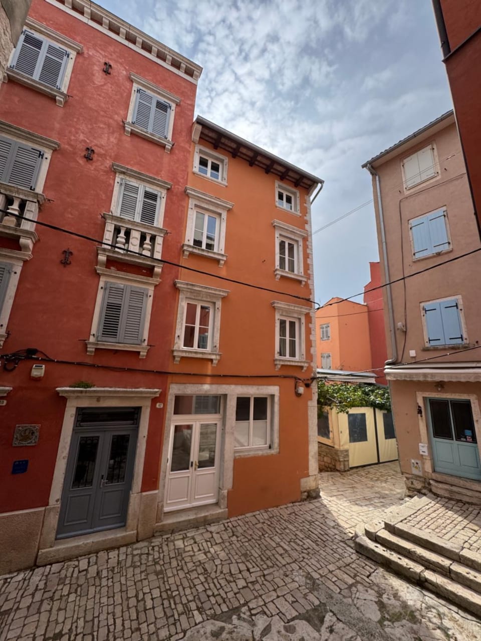 Property building, Neighbourhood