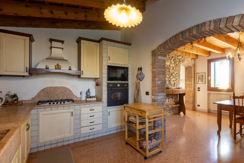 Kitchen or kitchenette, Dining area, dishwasher, oven, stove