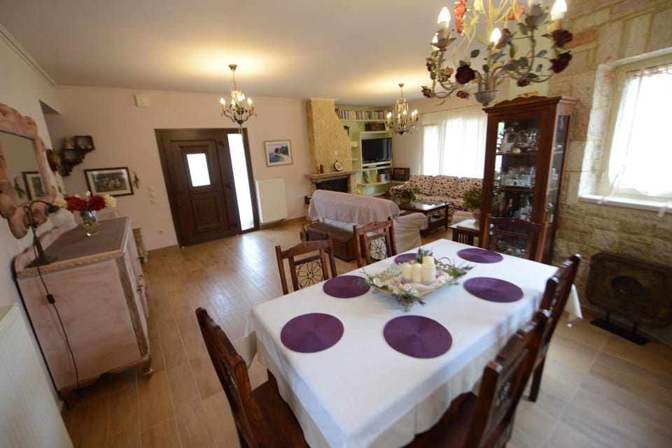 Day, Dining area