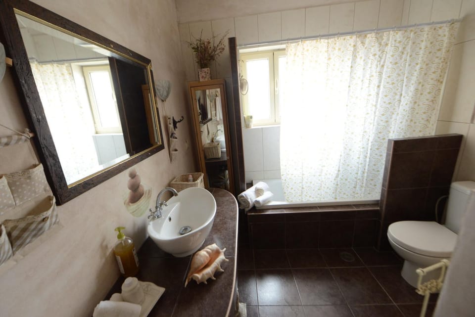 Day, Bathroom
