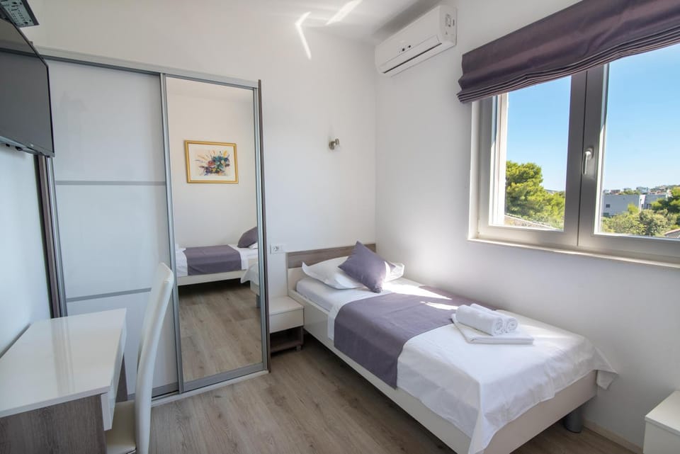 TV and multimedia, Bedroom, Sea view, Sunrise, Sunset, children, young children, air conditioner