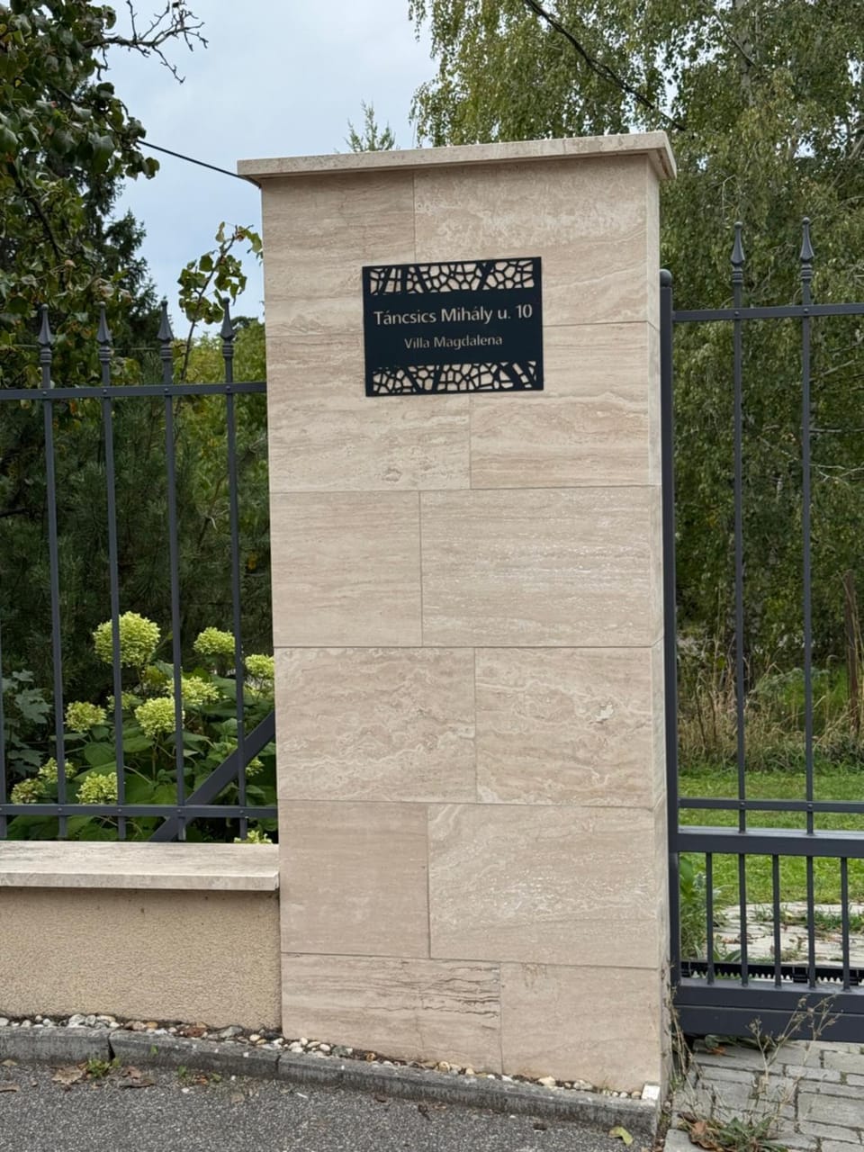 Facade/entrance