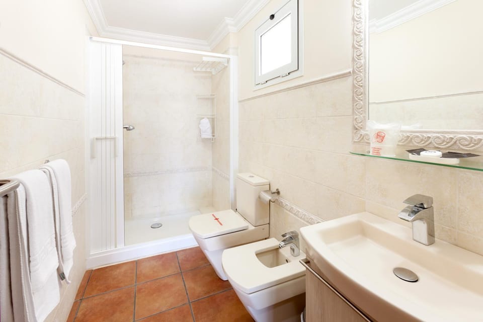 Shower, Bathroom, towels