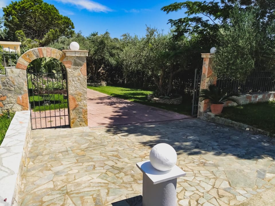 Facade/entrance, Garden view, Street view, Quiet street view