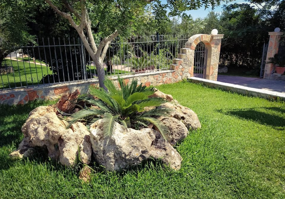 Facade/entrance, Garden, Garden view, Street view, Quiet street view