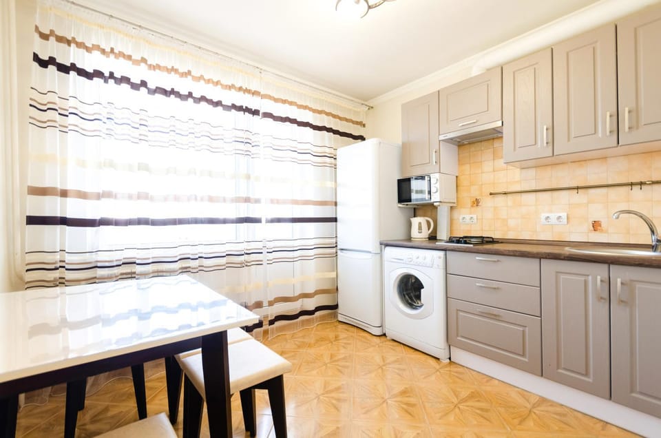 Kitchen or kitchenette, Dining area, Communal kitchen