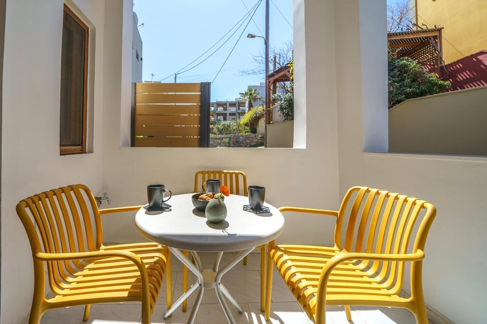 View (from property/room), Balcony/Terrace, Balcony/Terrace, Landmark view, Mountain view, Quiet street view