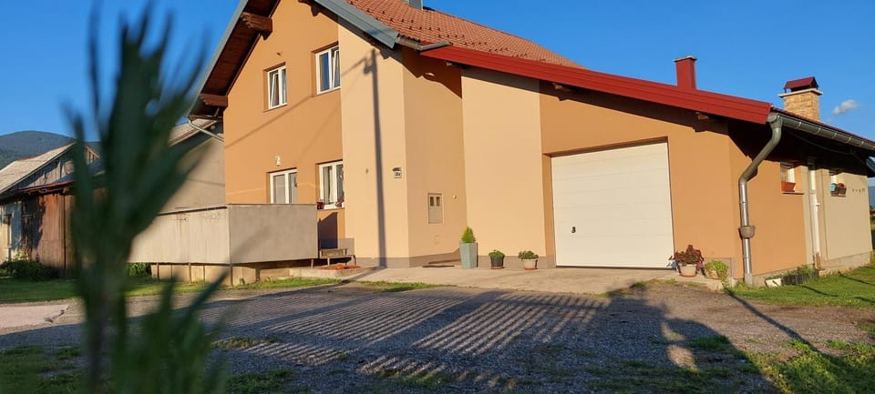Facade/entrance, Internal: Not applicable to any particular room