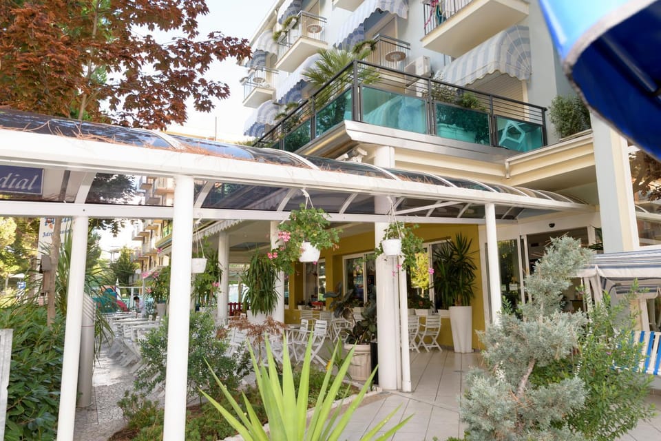Property building, Day, Garden, Garden view