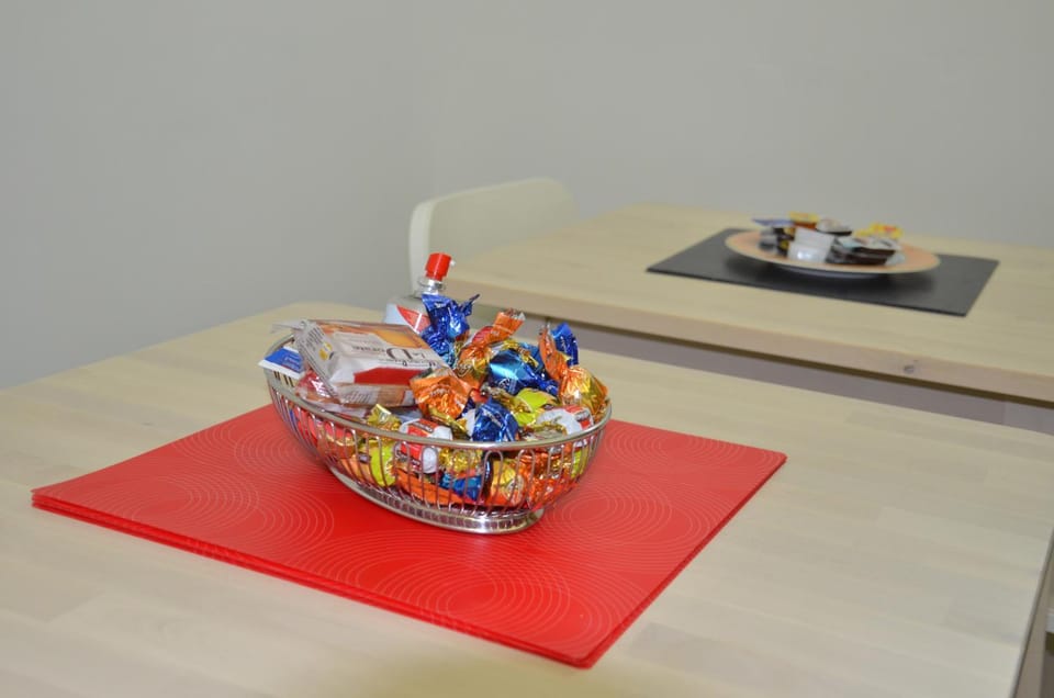 Food close-up, Kitchen or kitchenette, Seating area, Dining area