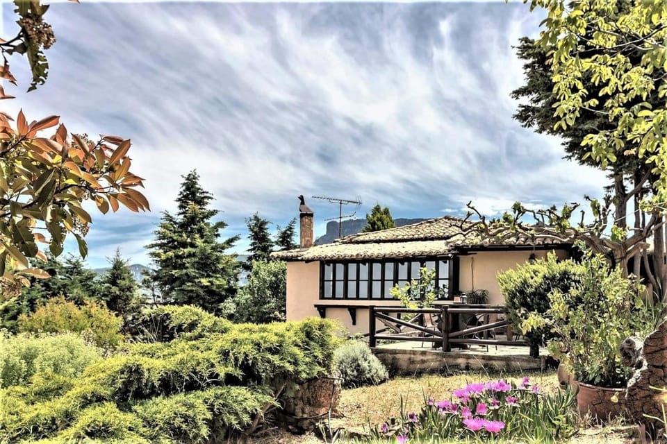 Property building, Day, Natural landscape, Garden, Garden view