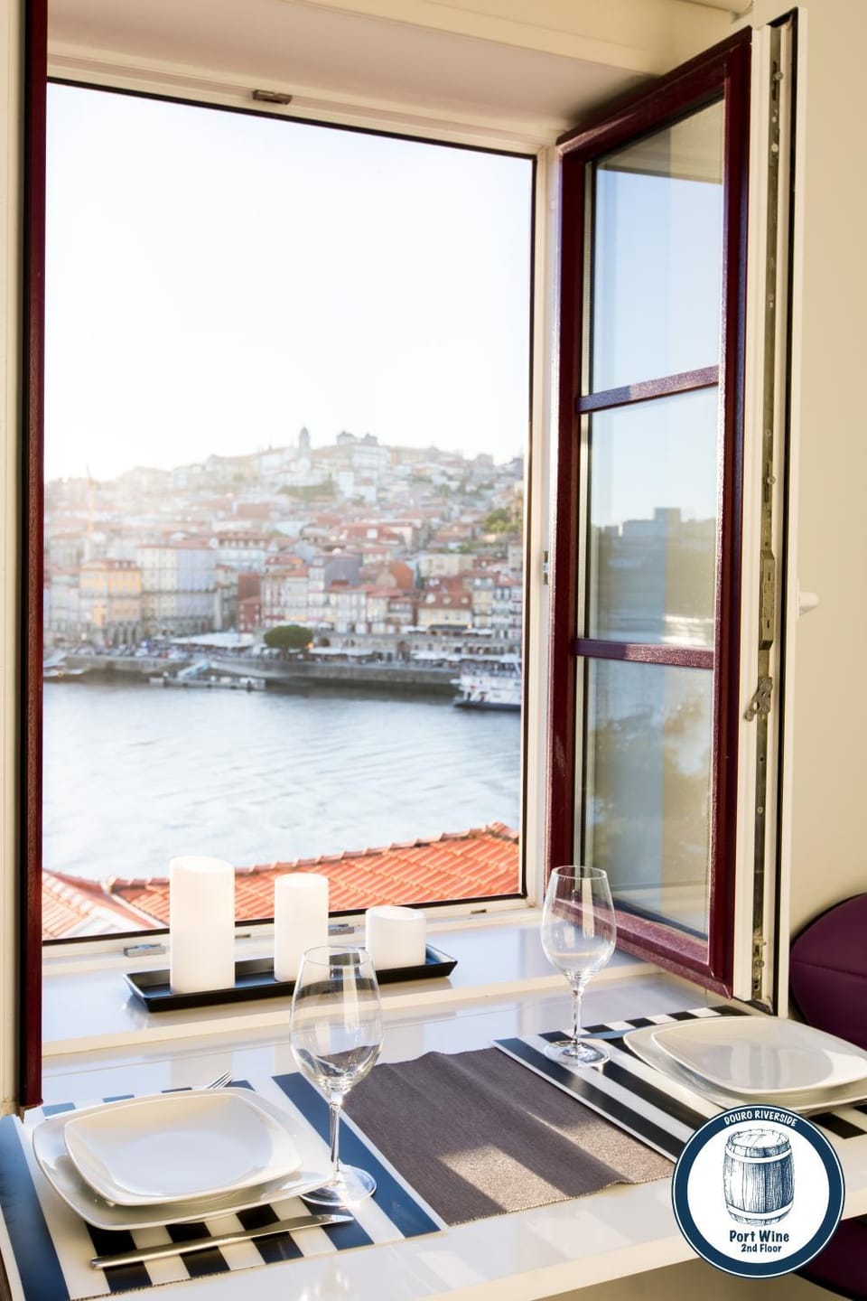 Kitchen or kitchenette, Living room, City view, River view, Street view