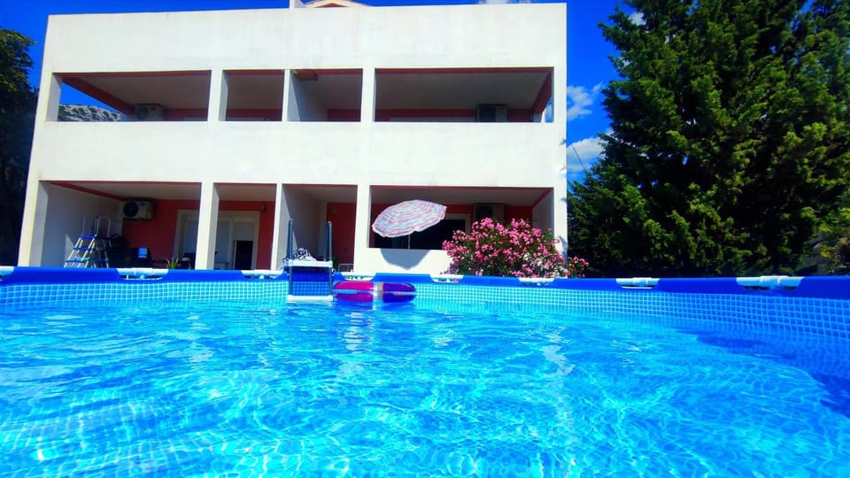Pool view, Swimming pool, sunbed