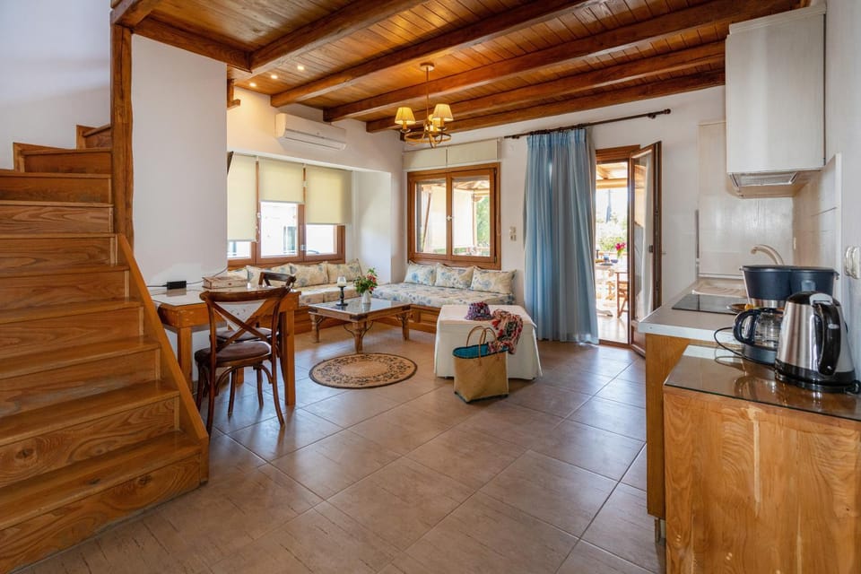 Seating area, Dining area