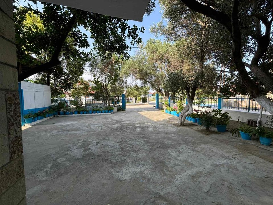 Inner courtyard view, Parking