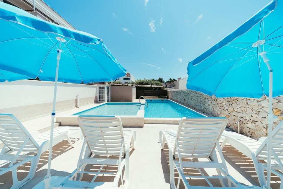 Swimming pool, Swimming pool