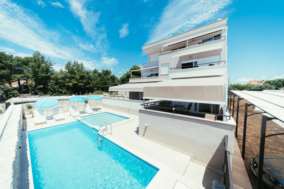 Property building, Swimming pool, Swimming pool