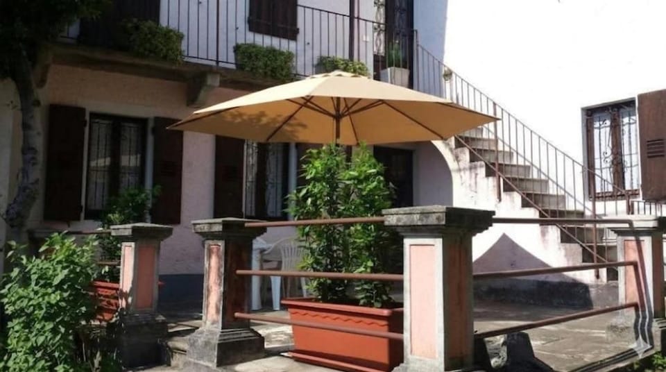 Property building, Patio, Day, Balcony/Terrace