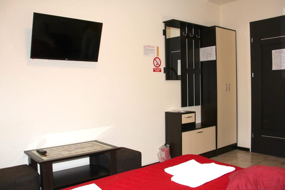 Bed, TV and multimedia, Photo of the whole room, hair dresser, towels, wardrobe
