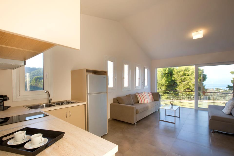 Kitchen or kitchenette, Dining area, Mountain view, Sea view