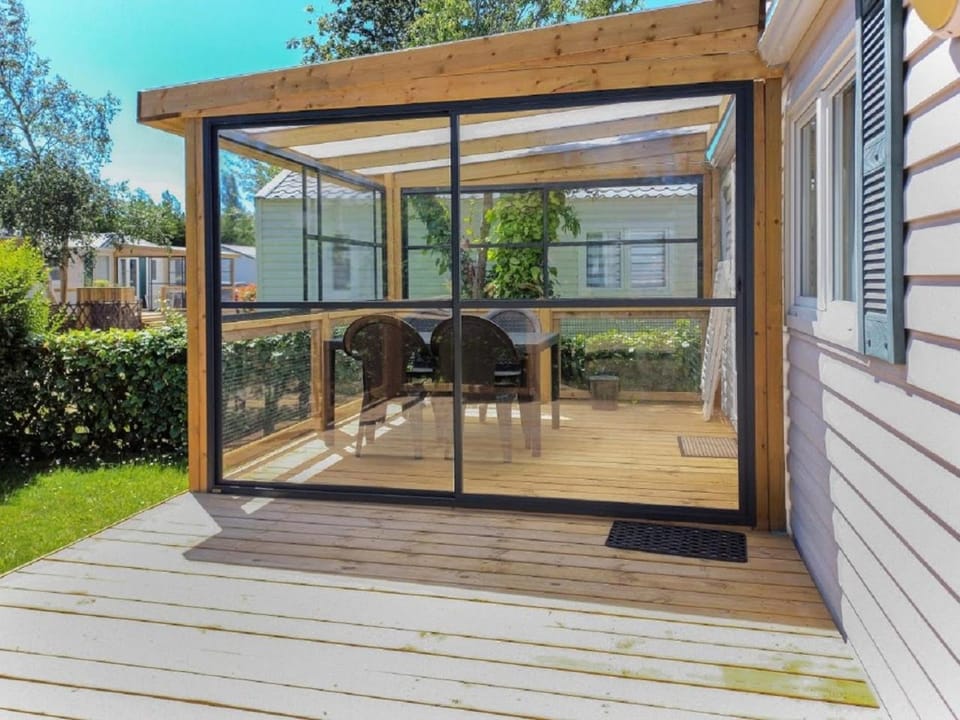 Property building, Patio, Day, Dining area