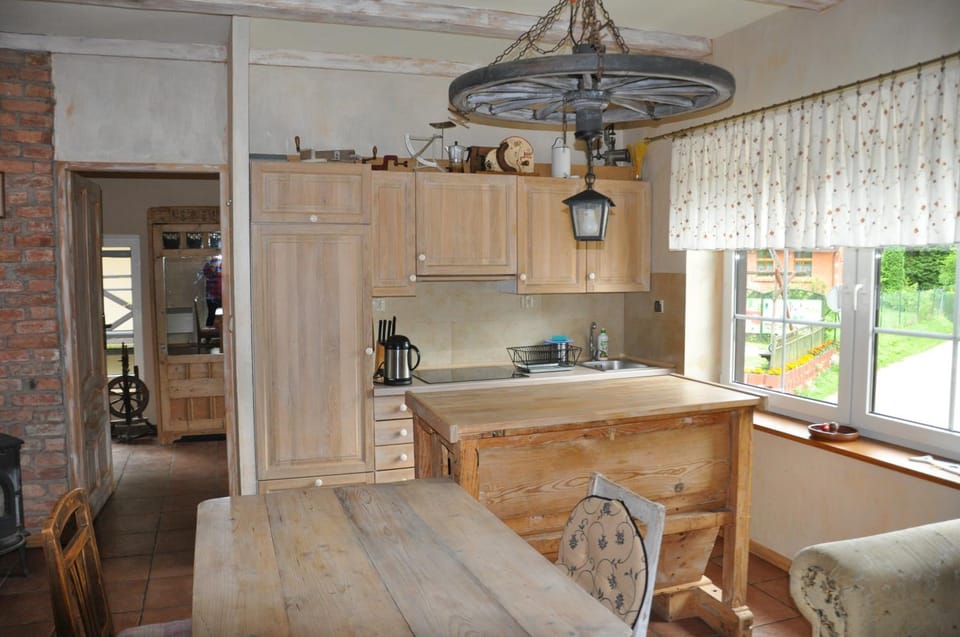 TV and multimedia, Coffee/tea facilities, Kitchen or kitchenette, Living room, Street view