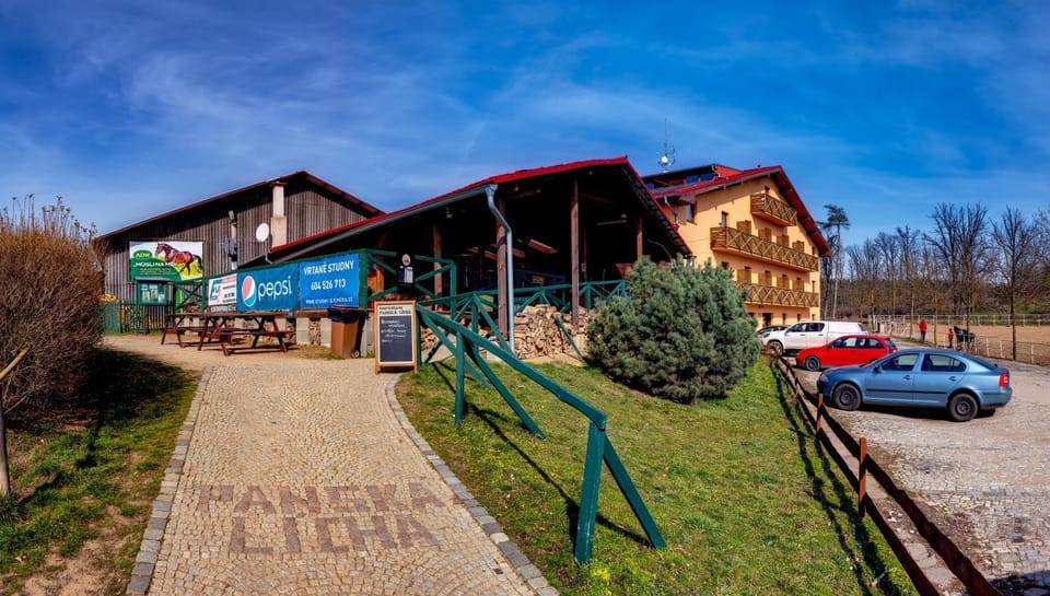 Property building, Restaurant/places to eat, Facade/entrance, BBQ facilities, Garden, Balcony/Terrace, Seating area