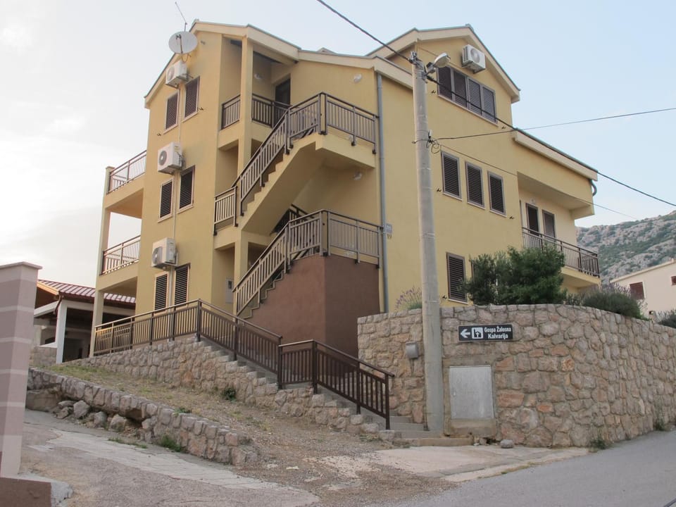 Property building, Facade/entrance