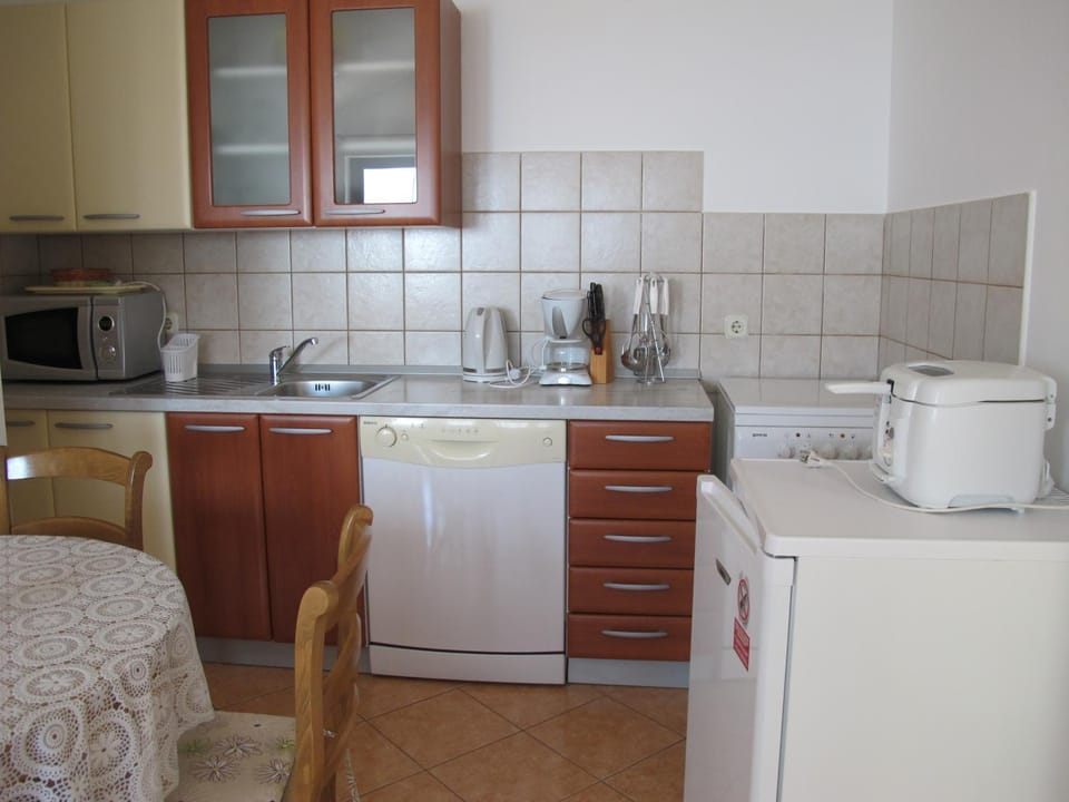 Coffee/tea facilities, Kitchen or kitchenette, Dining area