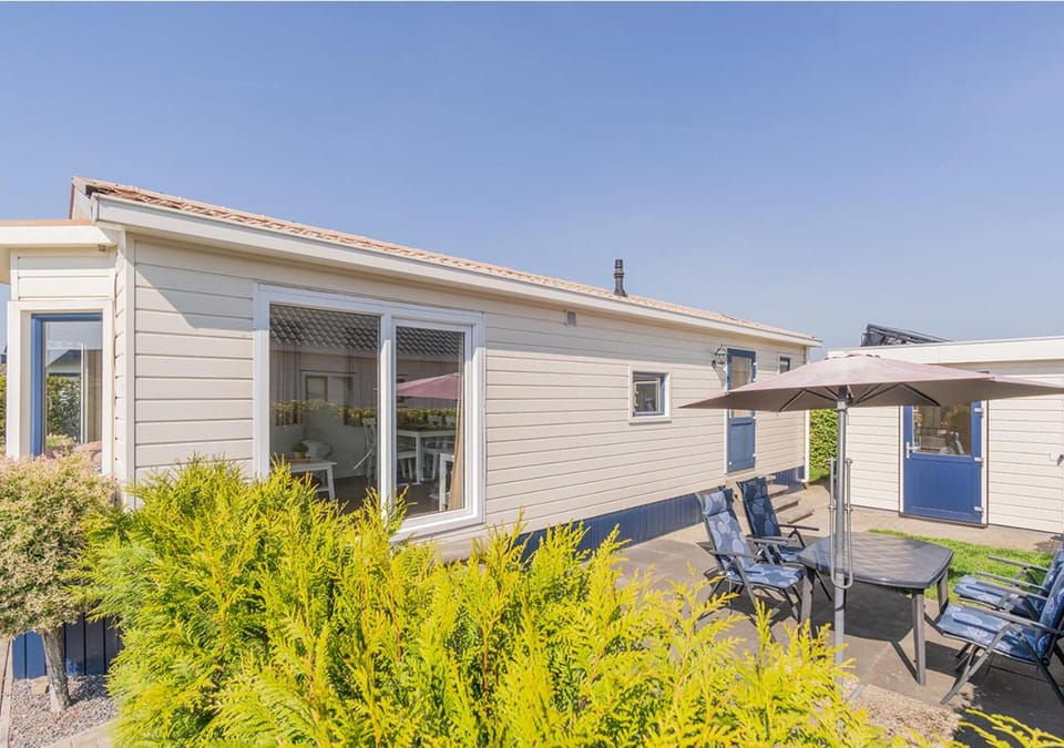 Property building, Patio, Garden, Garden view