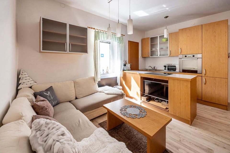 TV and multimedia, Kitchen or kitchenette, Seating area, oven, stove