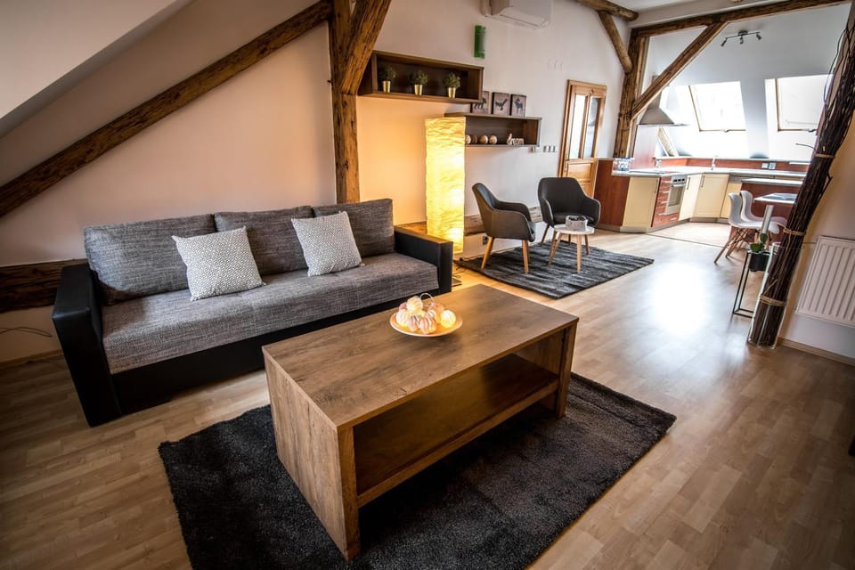 Living room, Photo of the whole room, Seating area