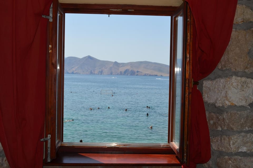 Mountain view, Sea view