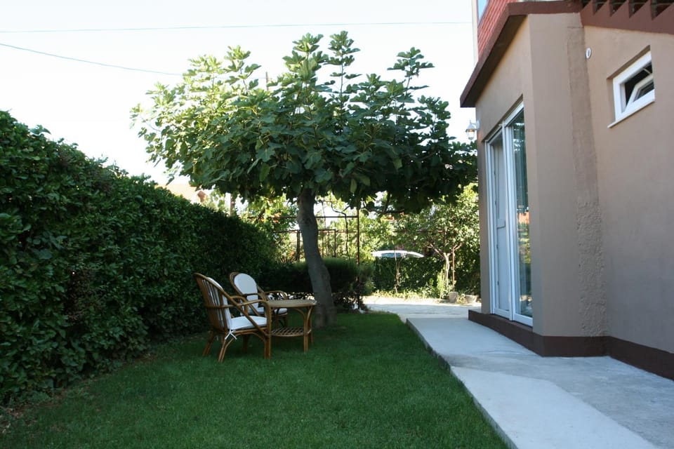 BBQ facilities, Garden, Balcony/Terrace