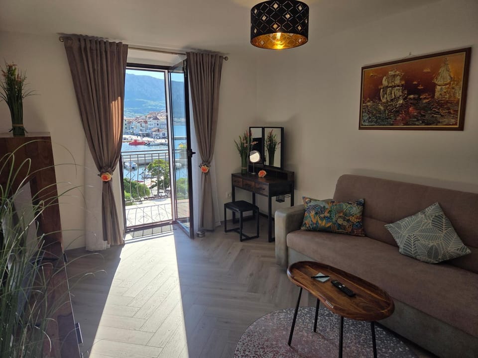 Balcony/Terrace, Living room, Seating area, Sea view