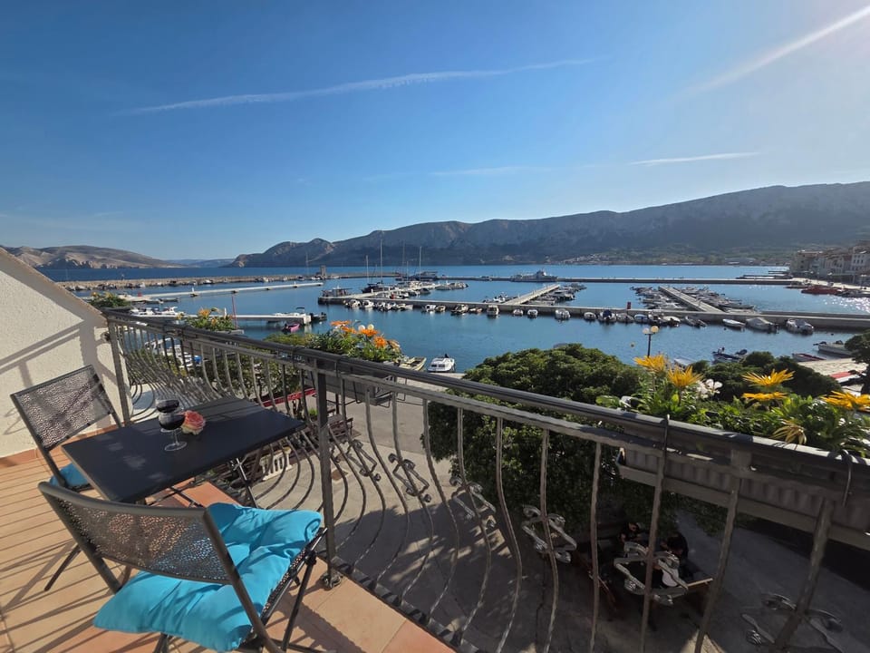 View (from property/room), Balcony/Terrace, Mountain view, Sea view