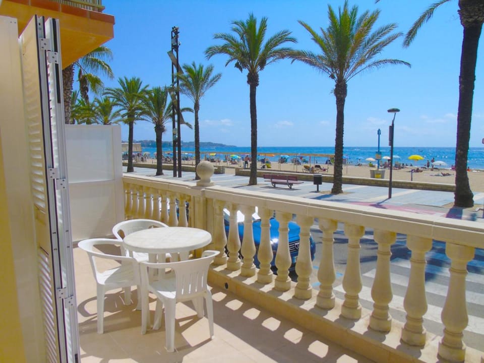 Balcony/Terrace, Beach, Sea view, Street view
