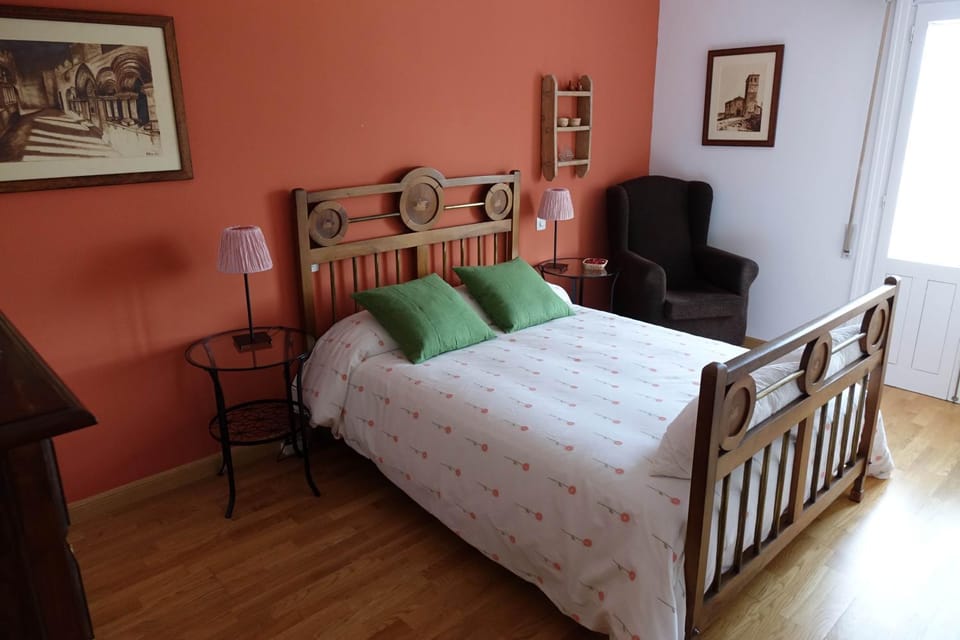 Bed, Balcony/Terrace, Bedroom, City view, Mountain view, Mountain view, Street view, Street view
