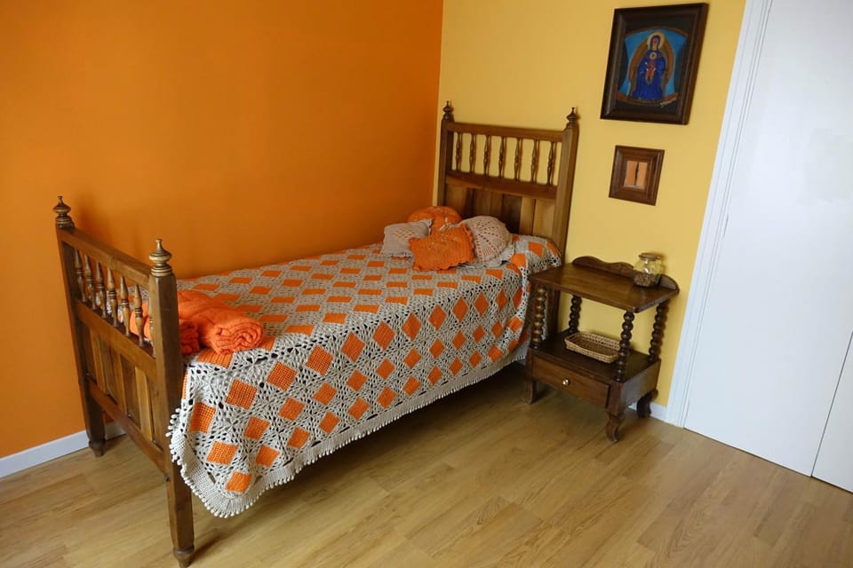 Bed, Balcony/Terrace, City view, Mountain view, Street view
