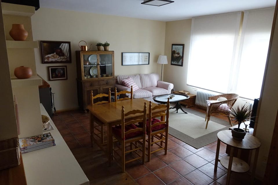 TV and multimedia, Living room, Photo of the whole room, Dining area