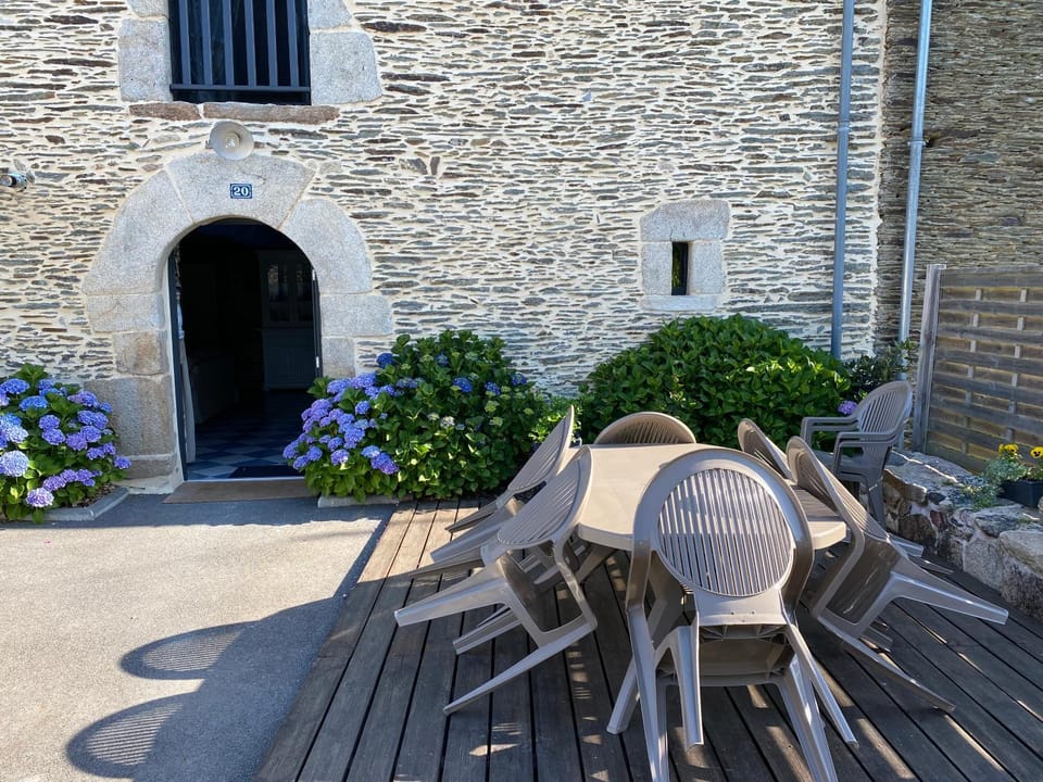 Patio, Facade/entrance