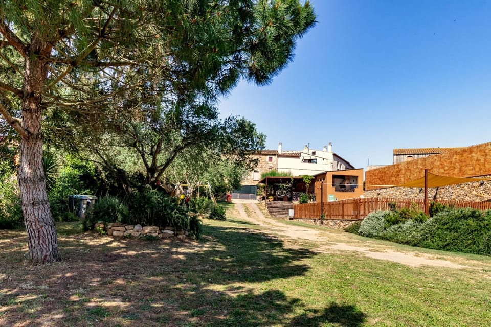 Property building, Spring, Day, Natural landscape, Garden, Garden view