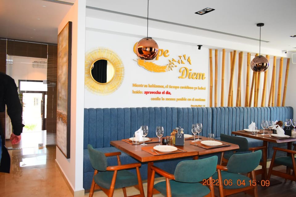 Restaurant/places to eat, Property logo or sign