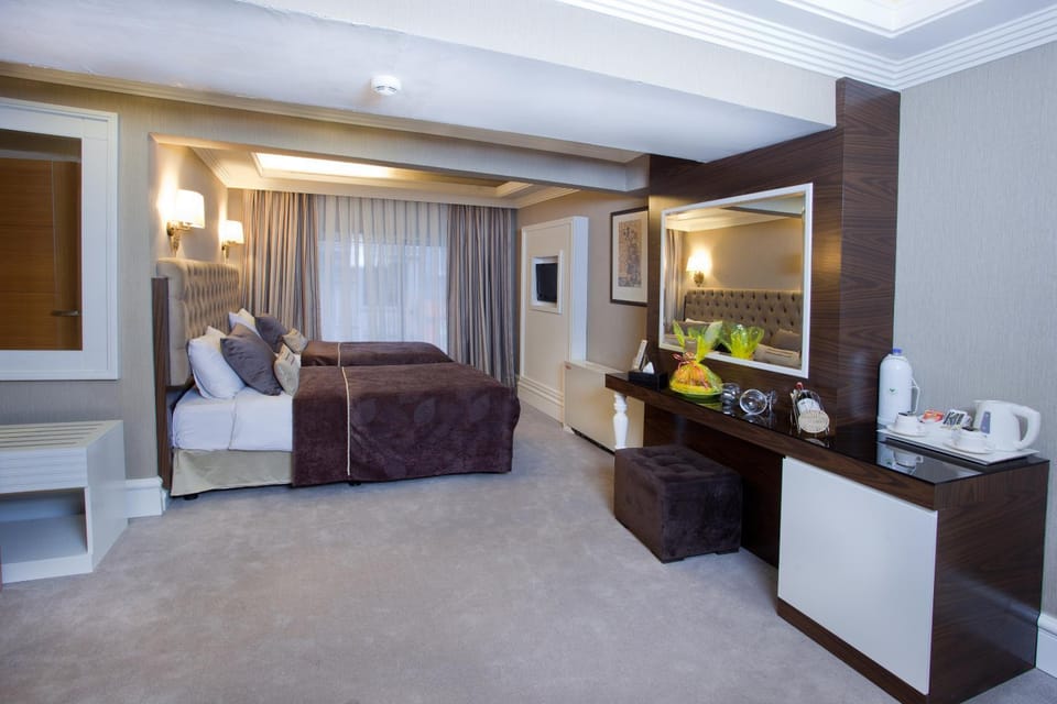 Shower, Toilet, Bathroom, TV and multimedia, Coffee/tea facilities, Photo of the whole room, Decorative detail, Bedroom, Alcoholic drinks, Non alcoholic drinks