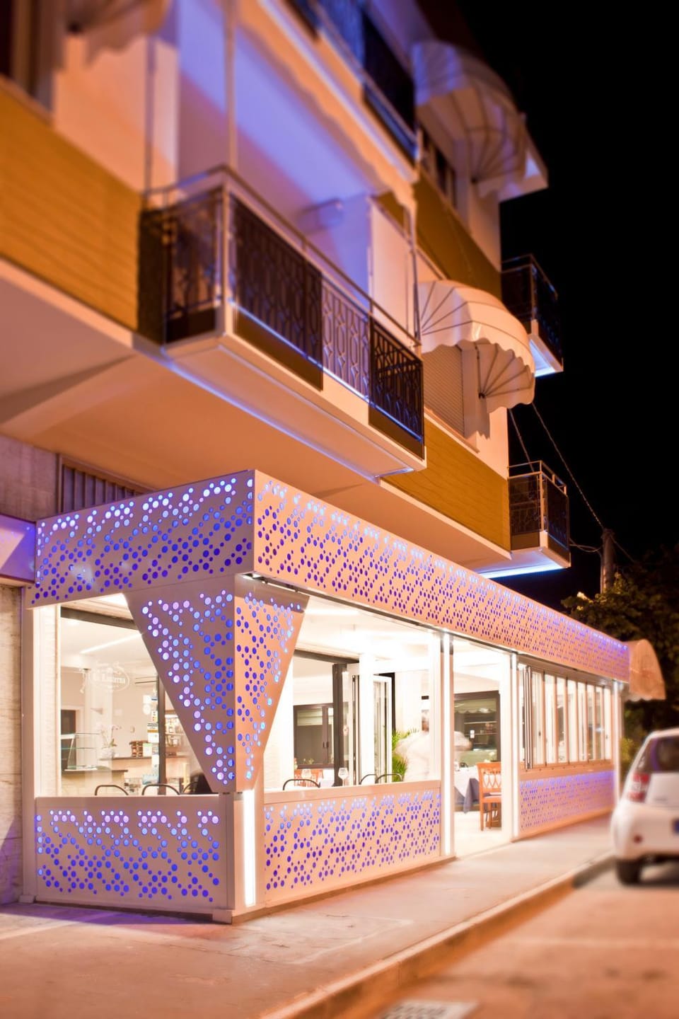 Property building, Restaurant/places to eat, Night, Neighbourhood, Street view, Location