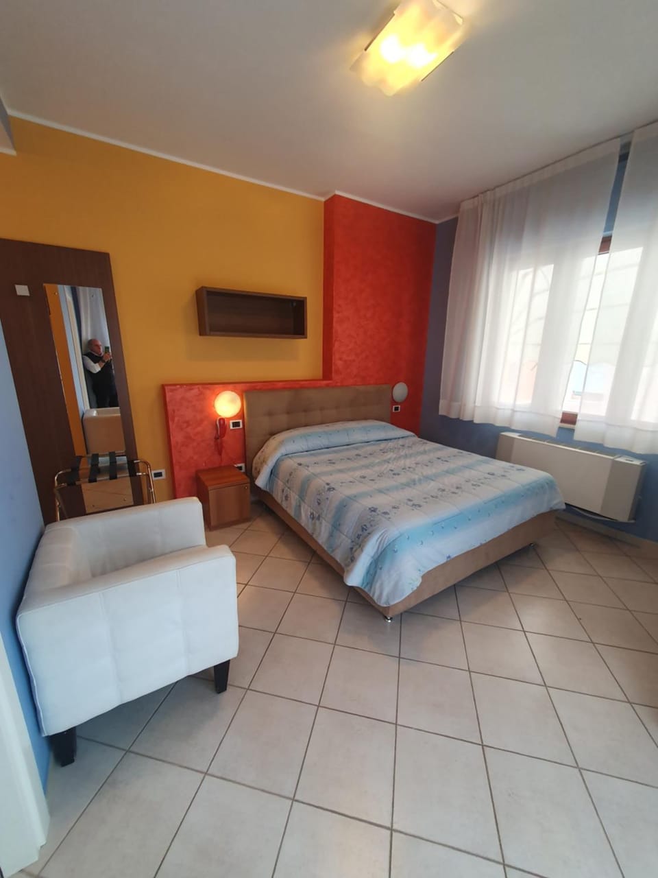 Photo of the whole room, Bedroom