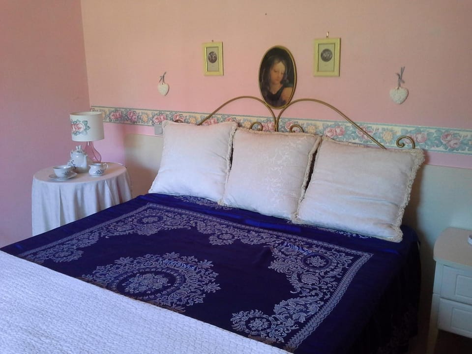 Toilet, Bathroom, TV and multimedia, Bedroom