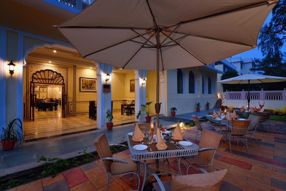 Restaurant/places to eat, Restaurant/places to eat, Dinner