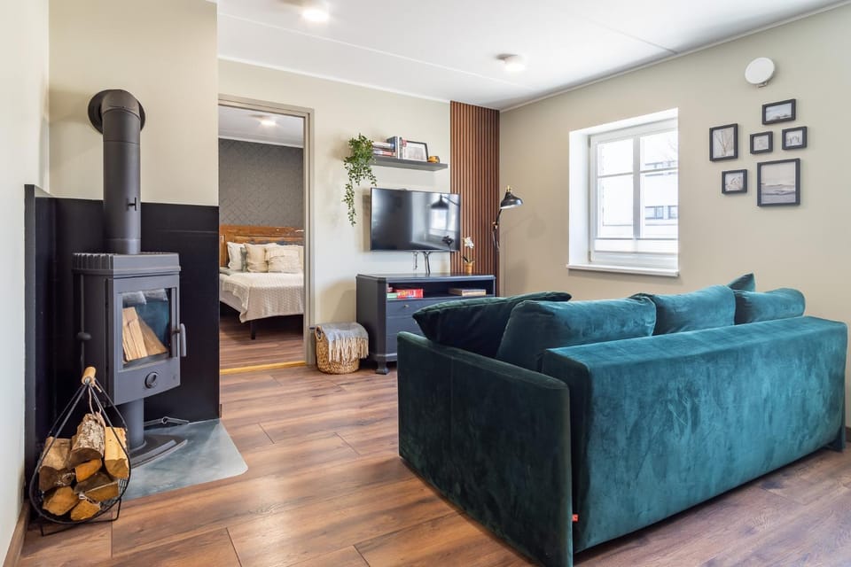 Communal lounge/ TV room, TV and multimedia, Living room, Photo of the whole room, Seating area