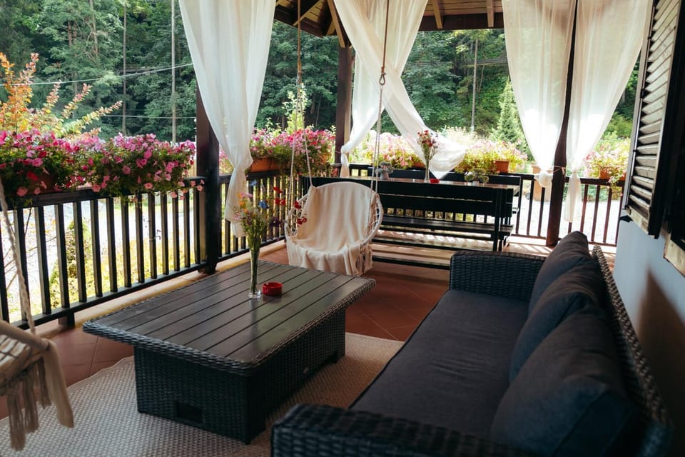 Lacu Roșu Mountain Lodge Bed and Breakfast in Romania